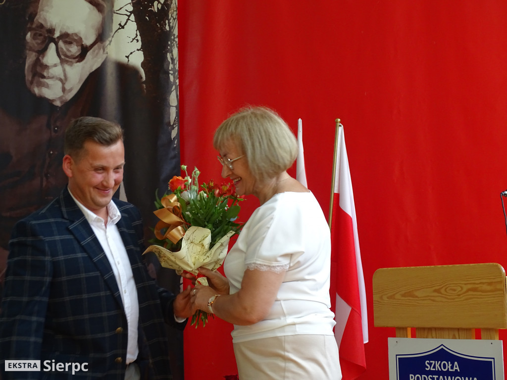 Pożegnanie dyrektor i absolwentów Trójki