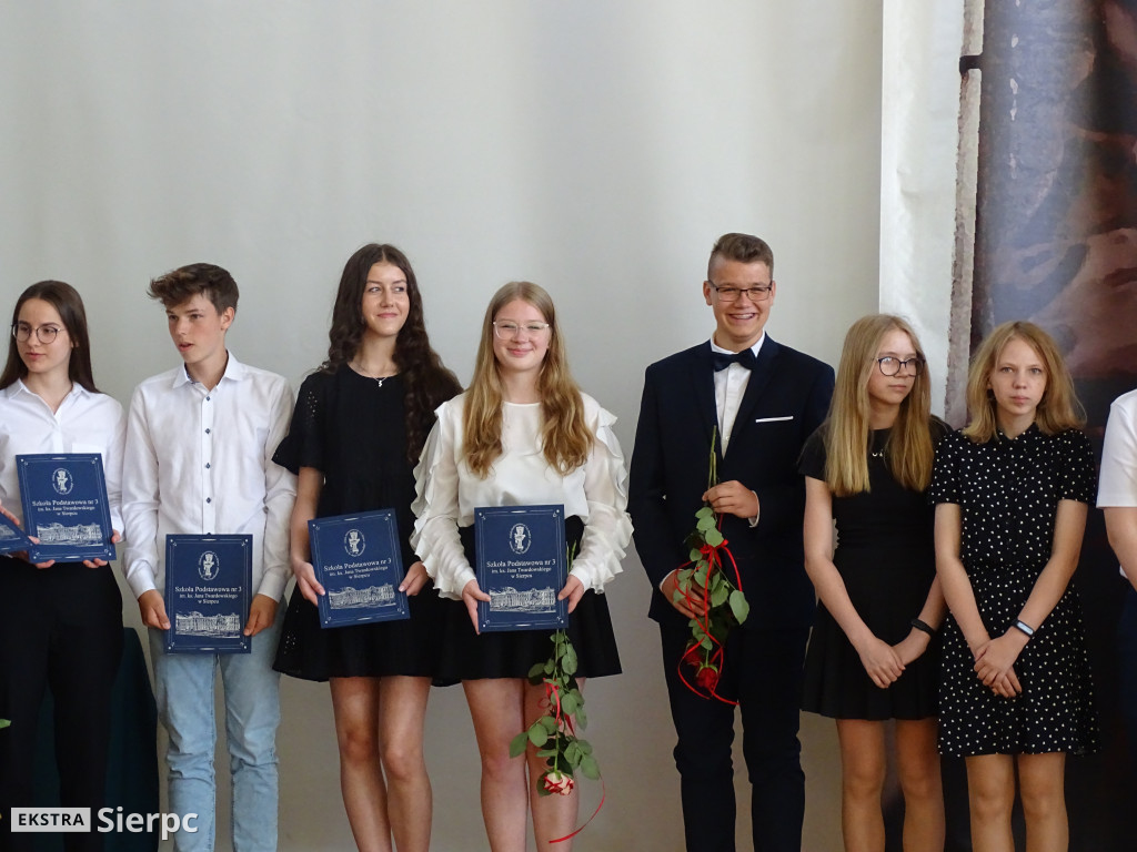 Pożegnanie dyrektor i absolwentów Trójki