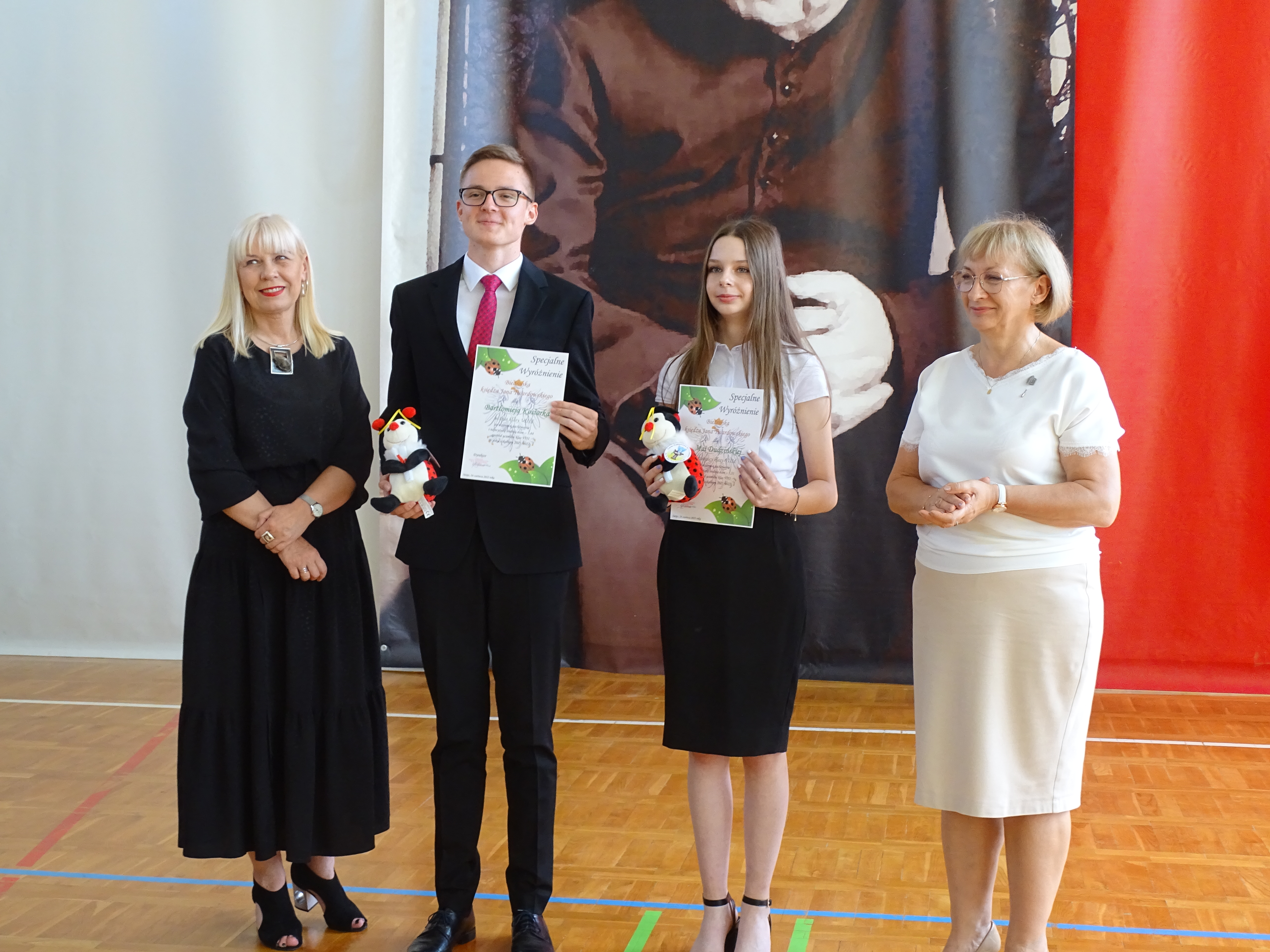 Pożegnanie dyrektor i absolwentów Trójki