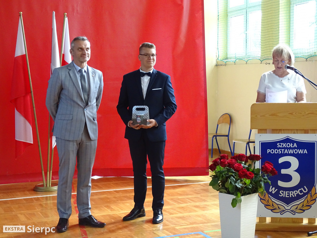 Pożegnanie dyrektor i absolwentów Trójki
