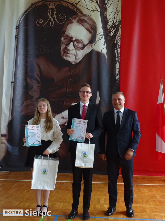 Pożegnanie dyrektor i absolwentów Trójki