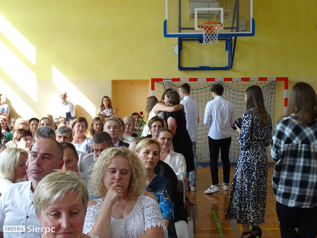 Pożegnanie dyrektor i absolwentów Trójki