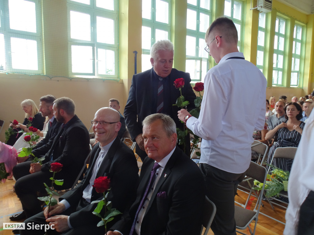 Pożegnanie dyrektor i absolwentów Trójki