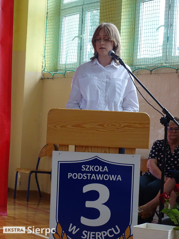 Pożegnanie dyrektor i absolwentów Trójki