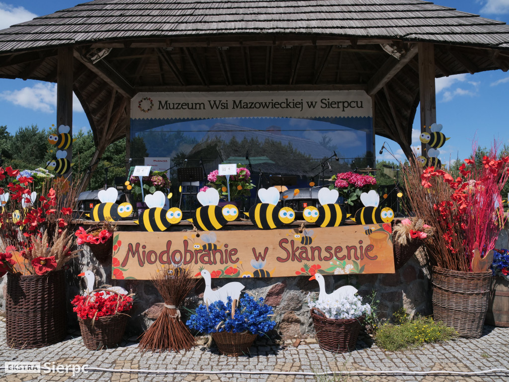 Miodobranie w skansenie