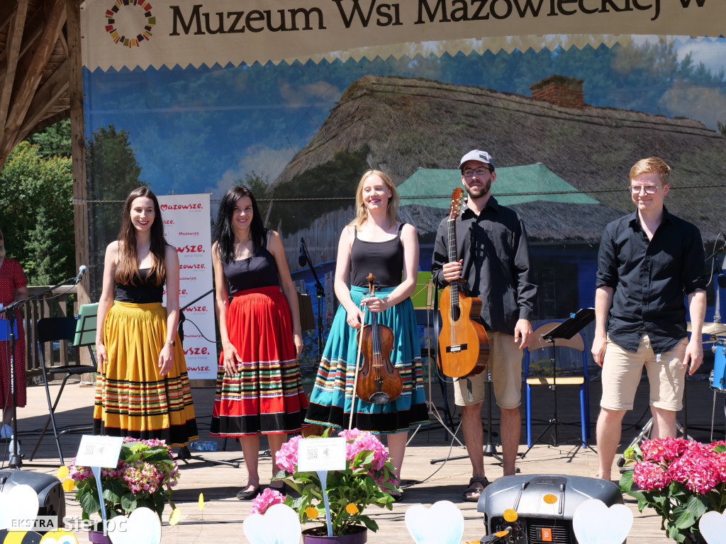 Miodobranie w skansenie
