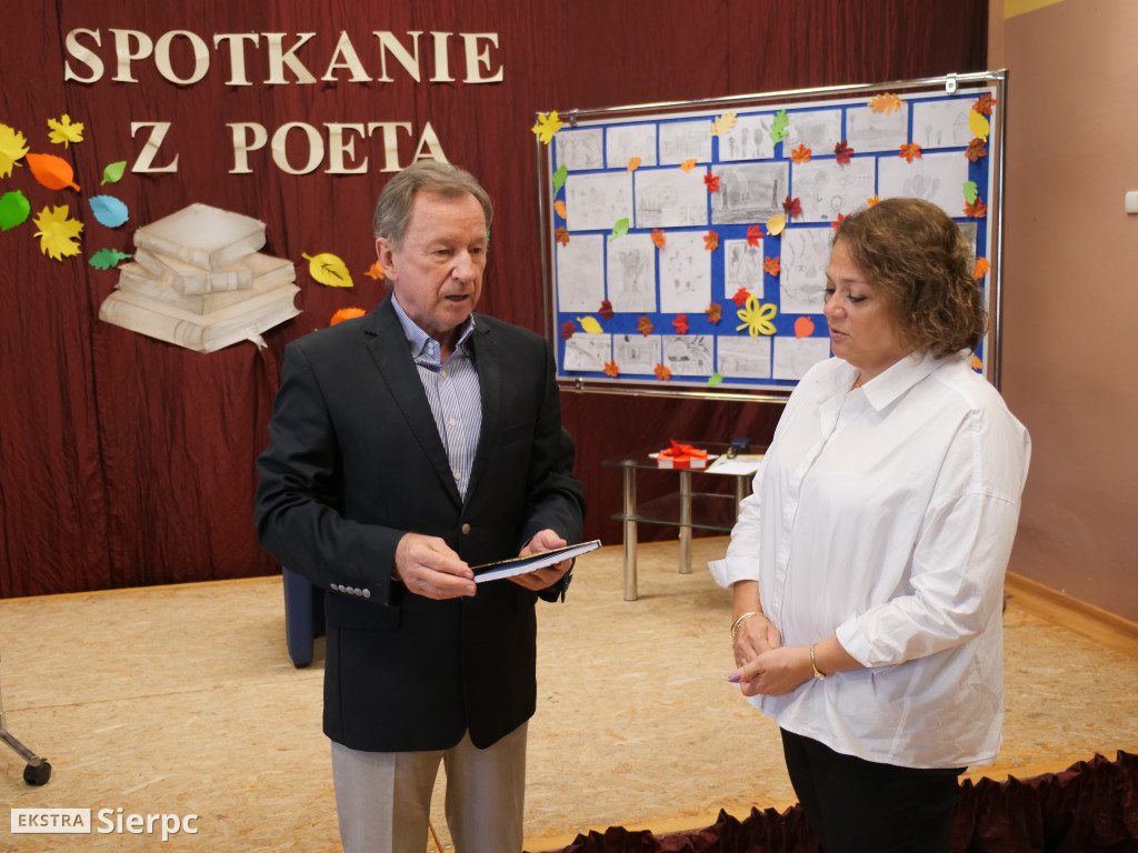 Spotkanie z poetą w Dwójce