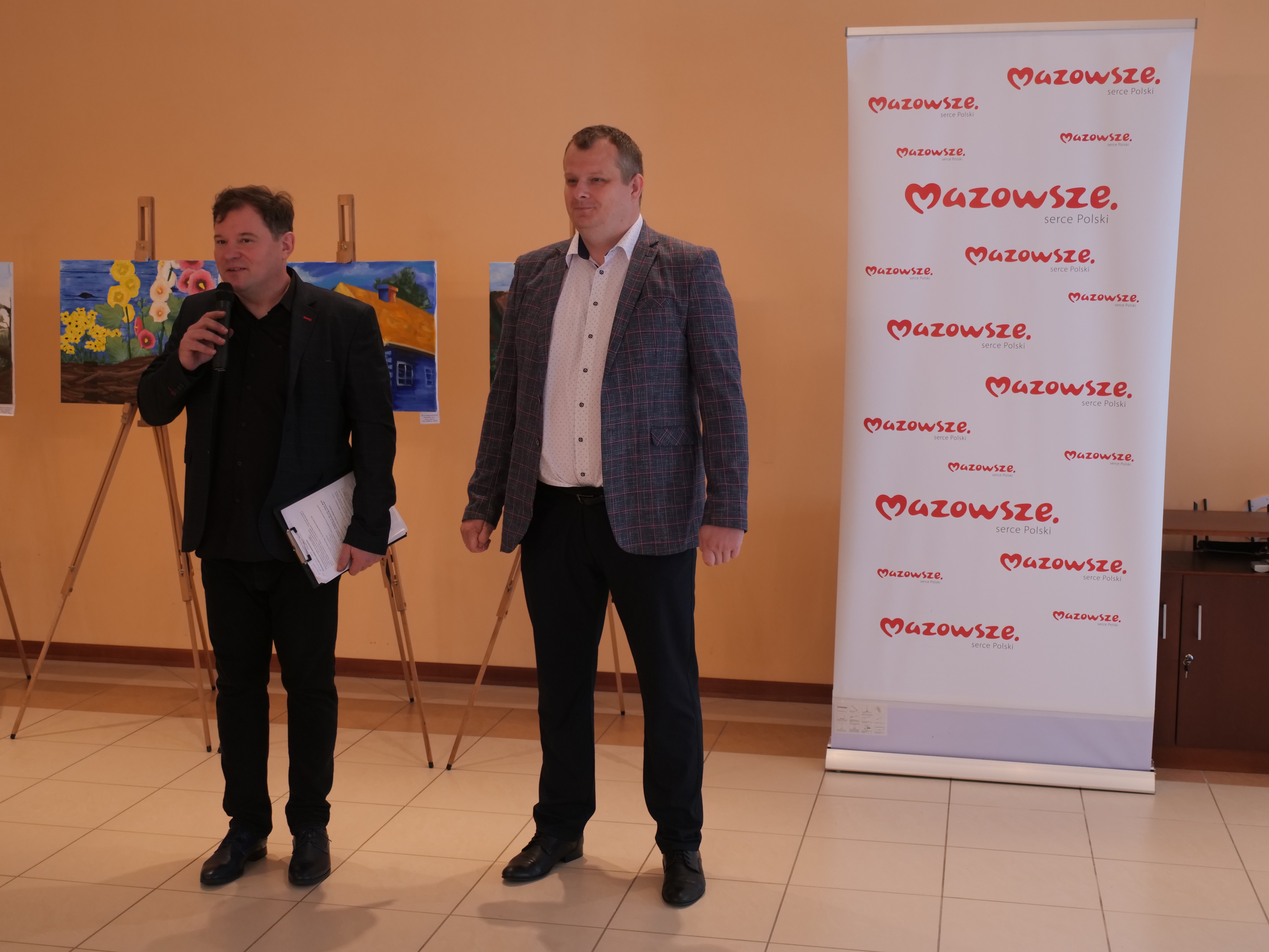 Wystawa prac młodzieży w skansenie