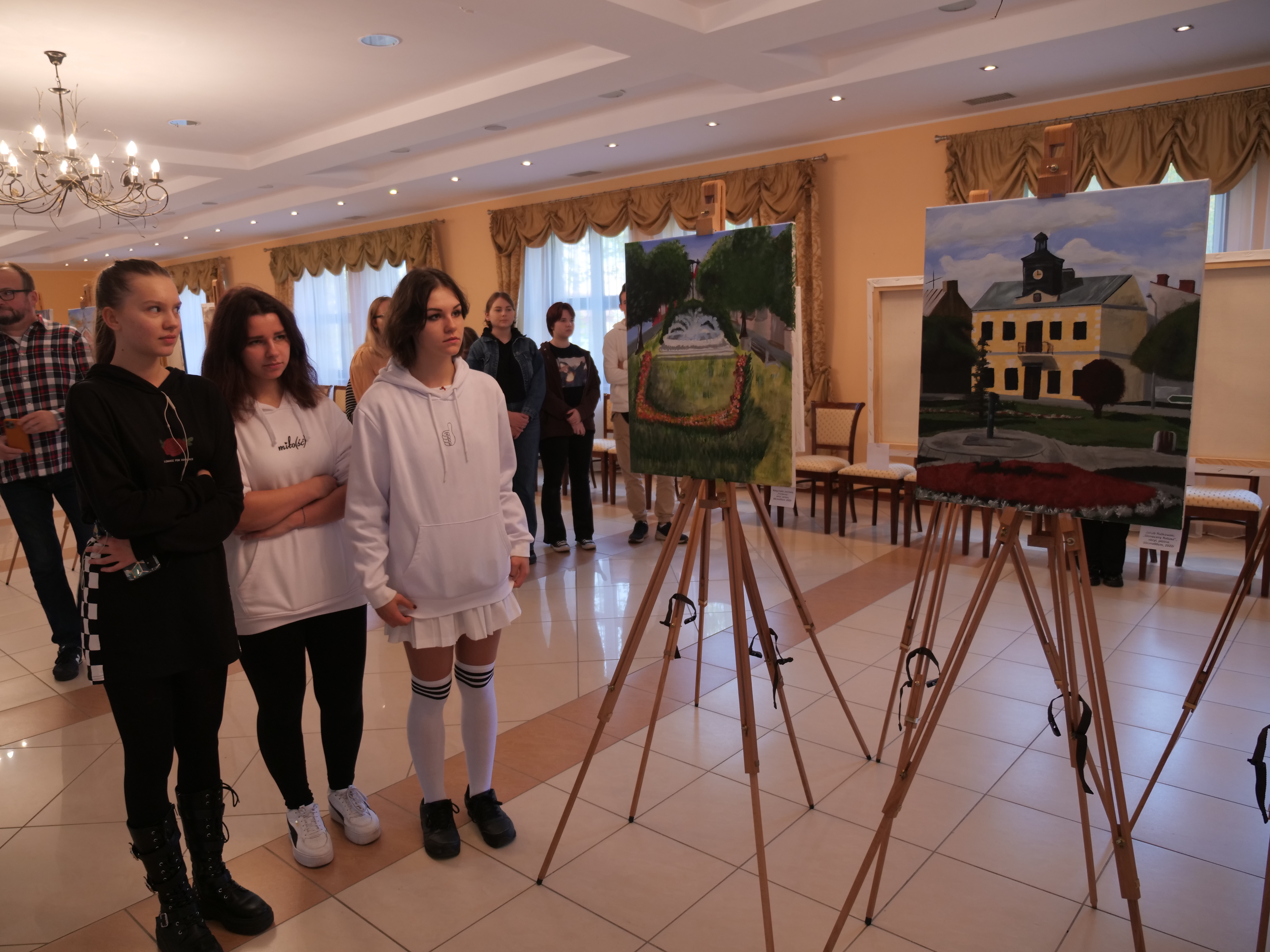 Wystawa prac młodzieży w skansenie