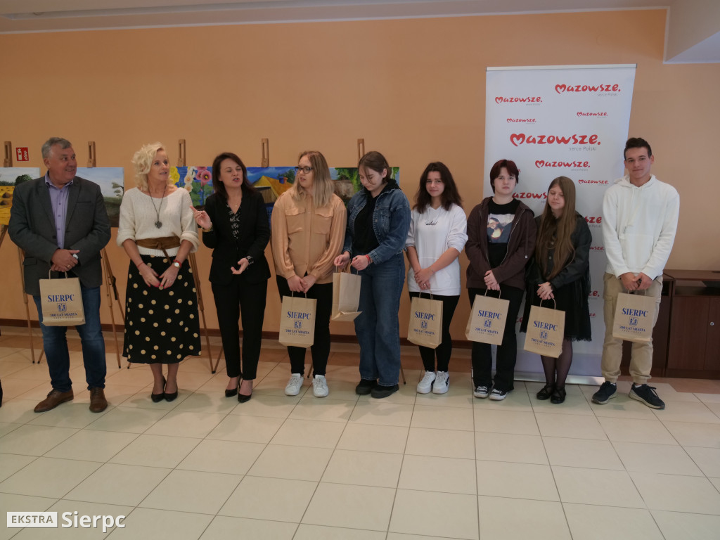 Wystawa prac młodzieży w skansenie