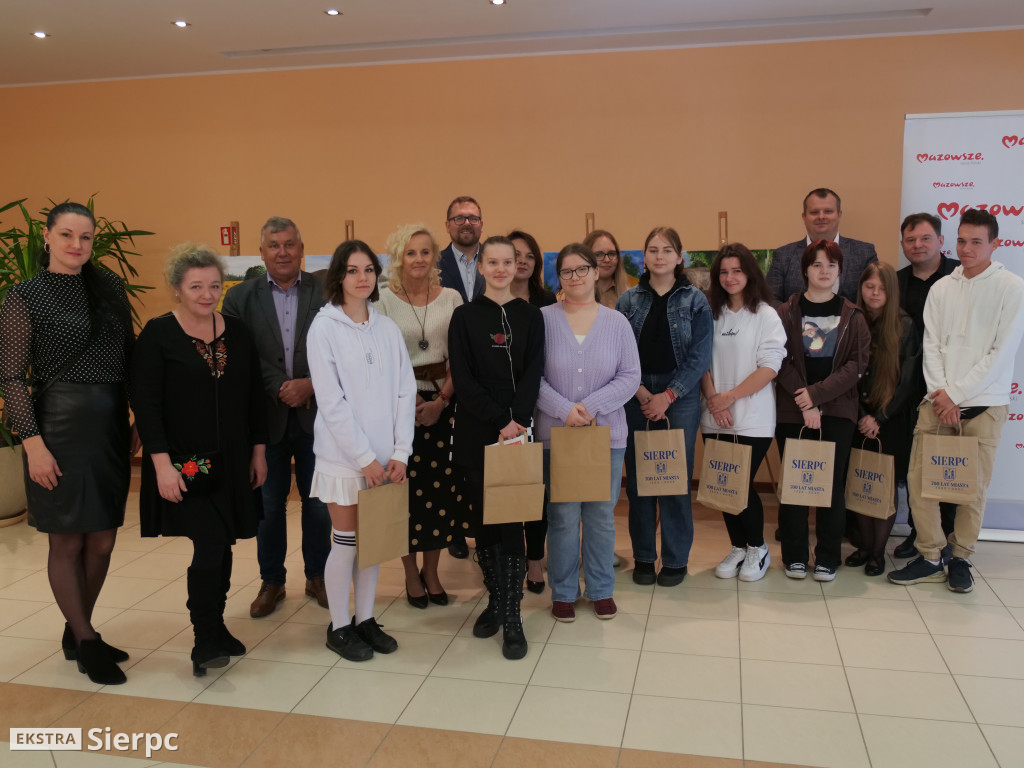 Wystawa prac młodzieży w skansenie