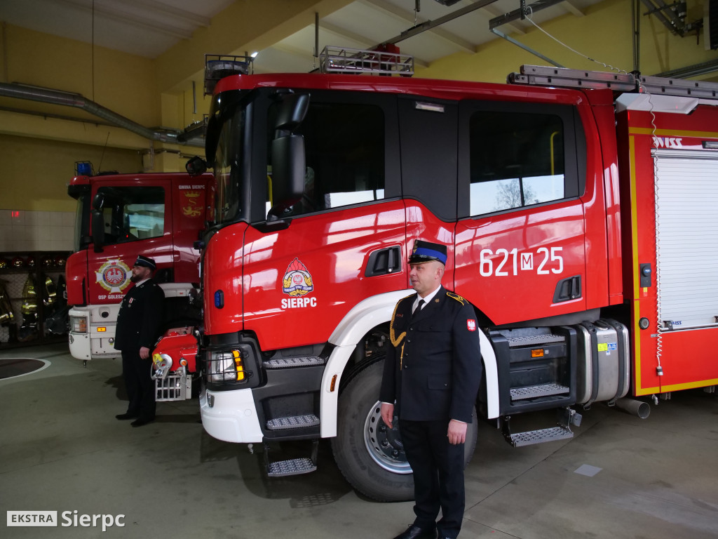 Przekazania samochodów dla strażaków