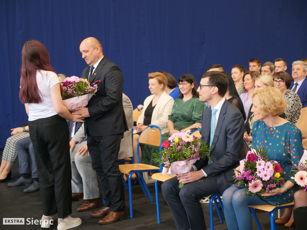 Zakończenie roku dla klas maturalnych w ZS nr 1