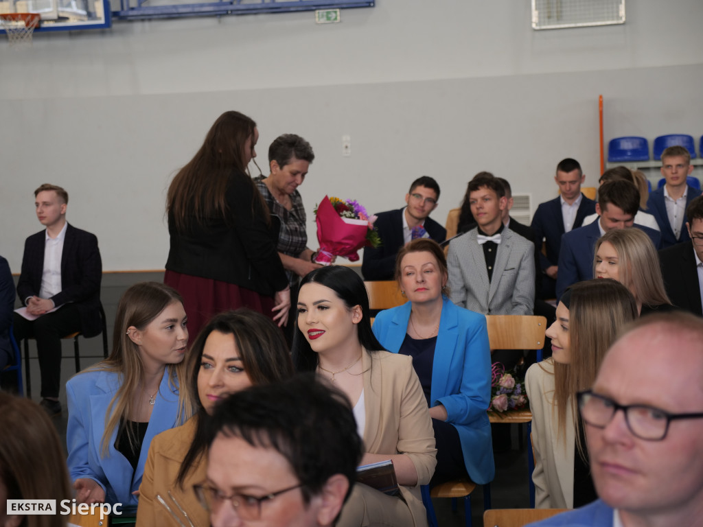 Zakończenie roku dla klas maturalnych w ZS nr 1