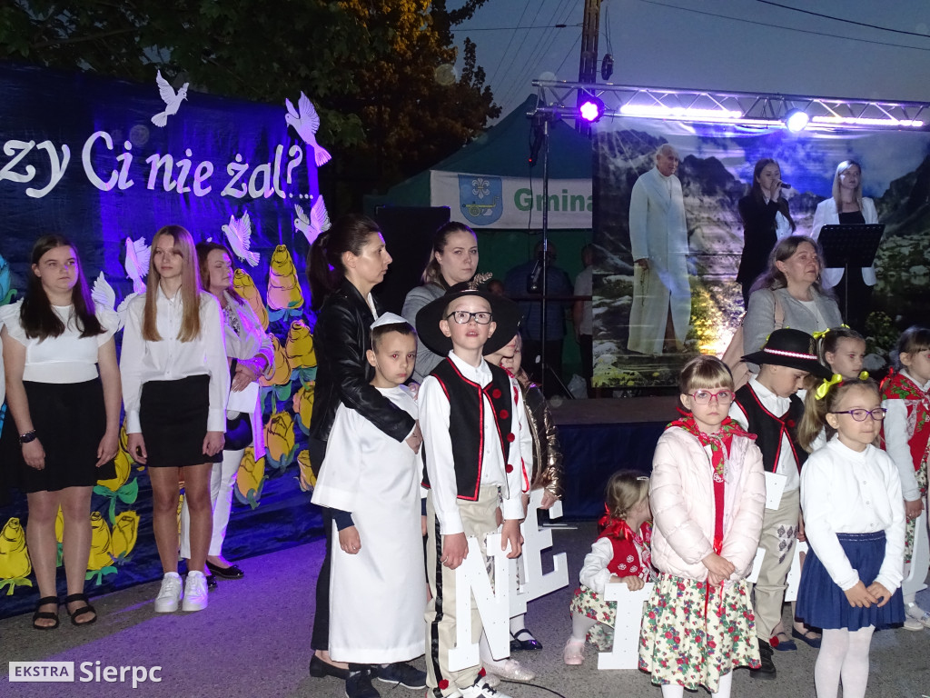 Zamyślenia rodaków w hołodzie Janowi Pawłowi II