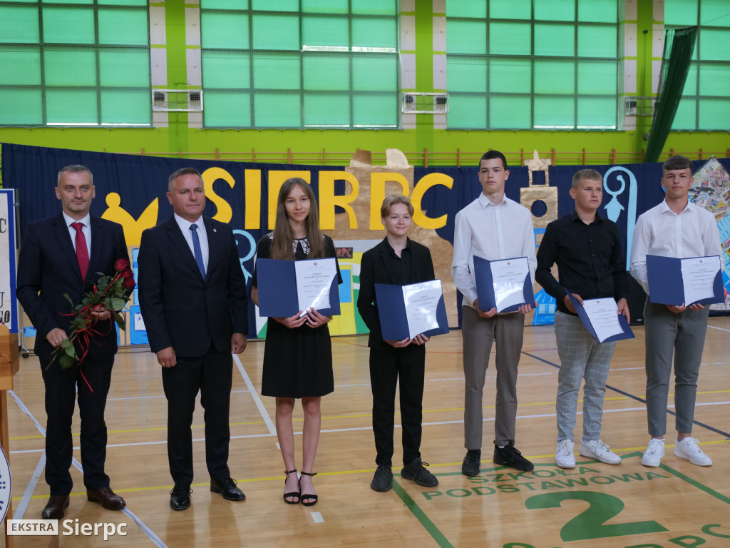 Zakończenie roku dla klas VIII w SP nr 2