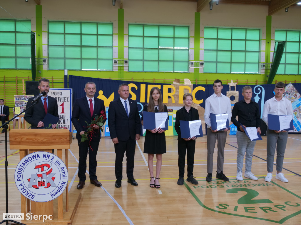 Zakończenie roku dla klas VIII w SP nr 2