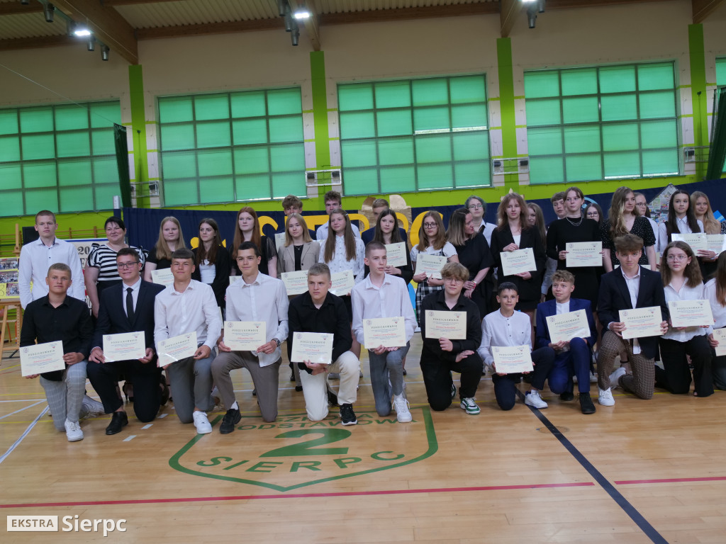 Zakończenie roku dla klas VIII w SP nr 2