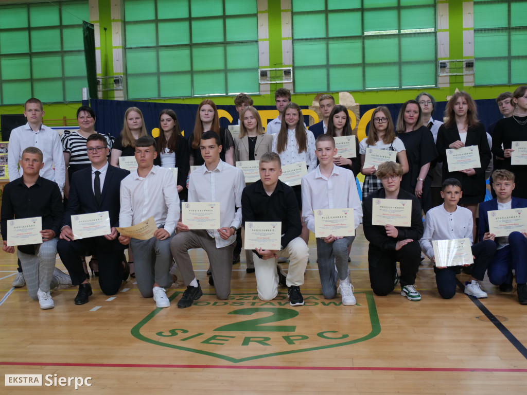 Zakończenie roku dla klas VIII w SP nr 2