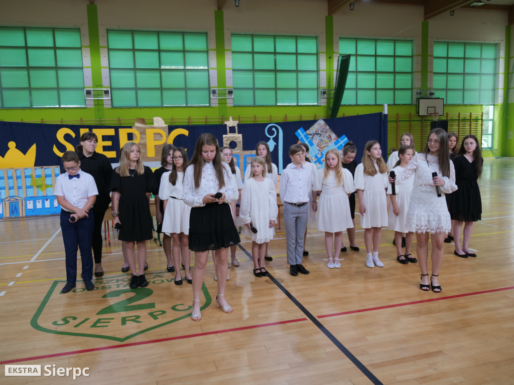 Zakończenie roku dla klas VIII w SP nr 2