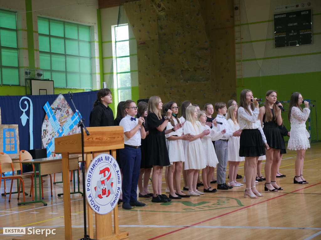 Zakończenie roku dla klas VIII w SP nr 2