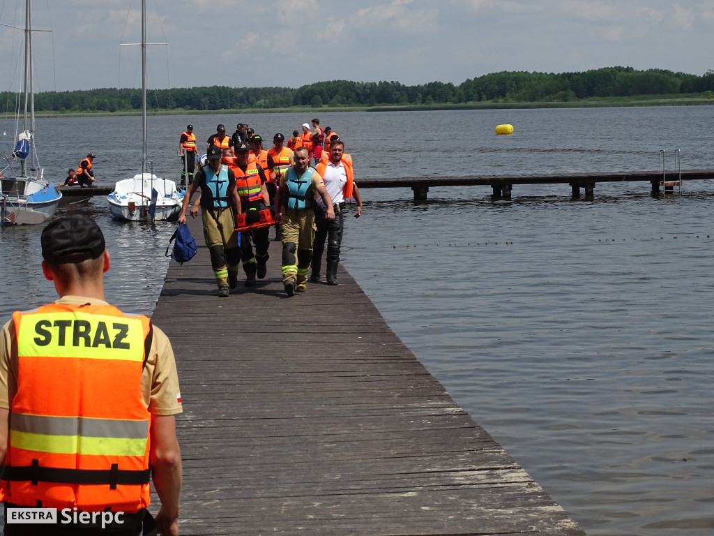 Ćwiczenia strażaków nad Jeziorem Urszulewskim