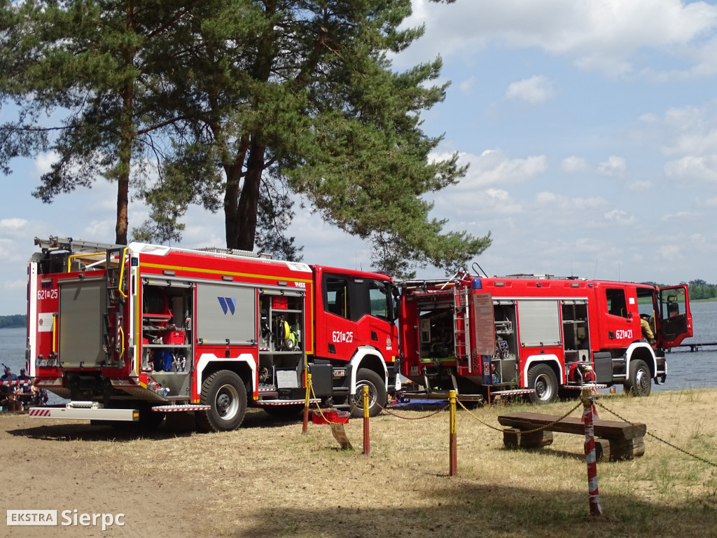 Ćwiczenia strażaków nad Jeziorem Urszulewskim