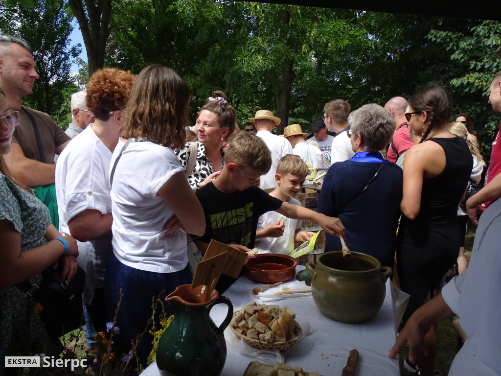 Miodobranie w skansenie