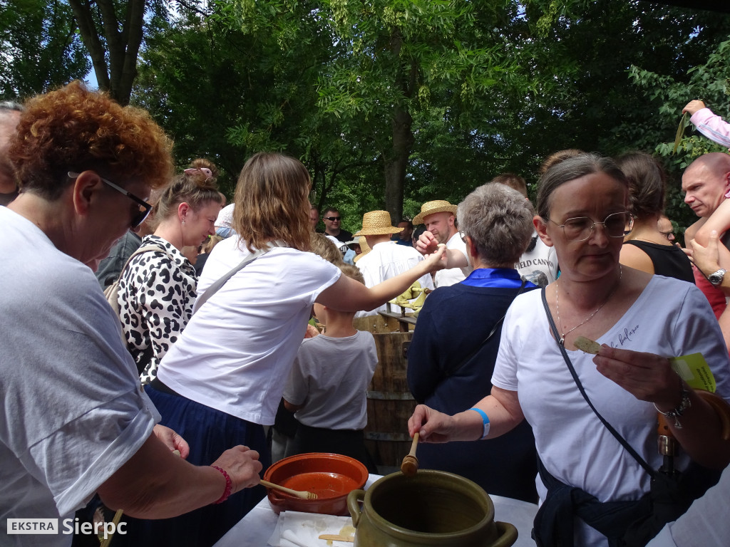Miodobranie w skansenie