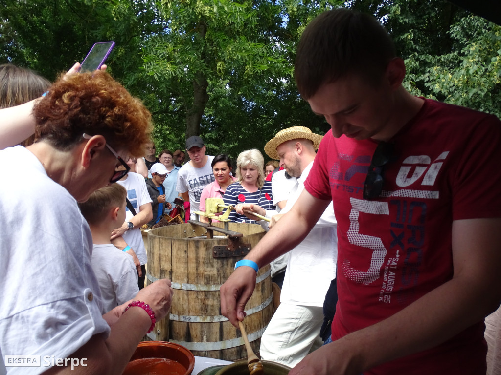 Miodobranie w skansenie