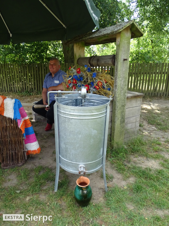 Miodobranie w skansenie