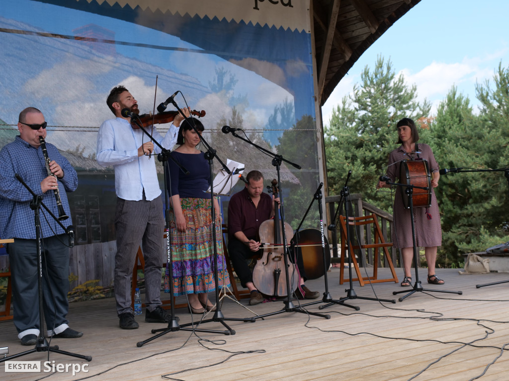 Miodobranie w skansenie