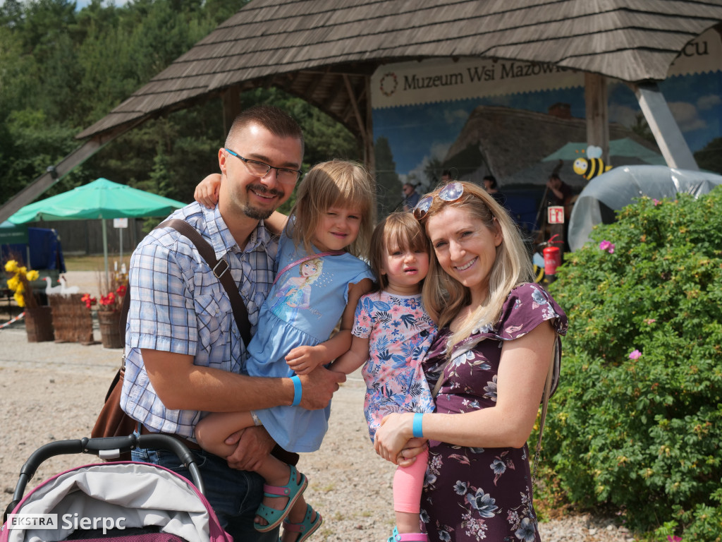 Miodobranie w skansenie