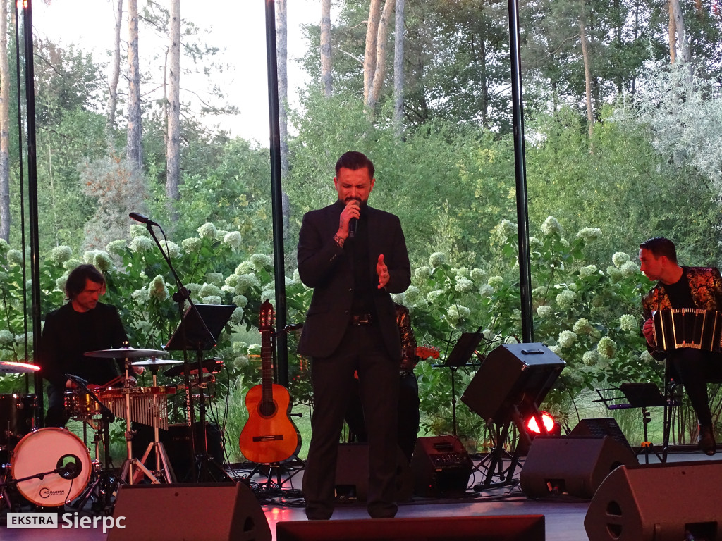 Tango with Bond
