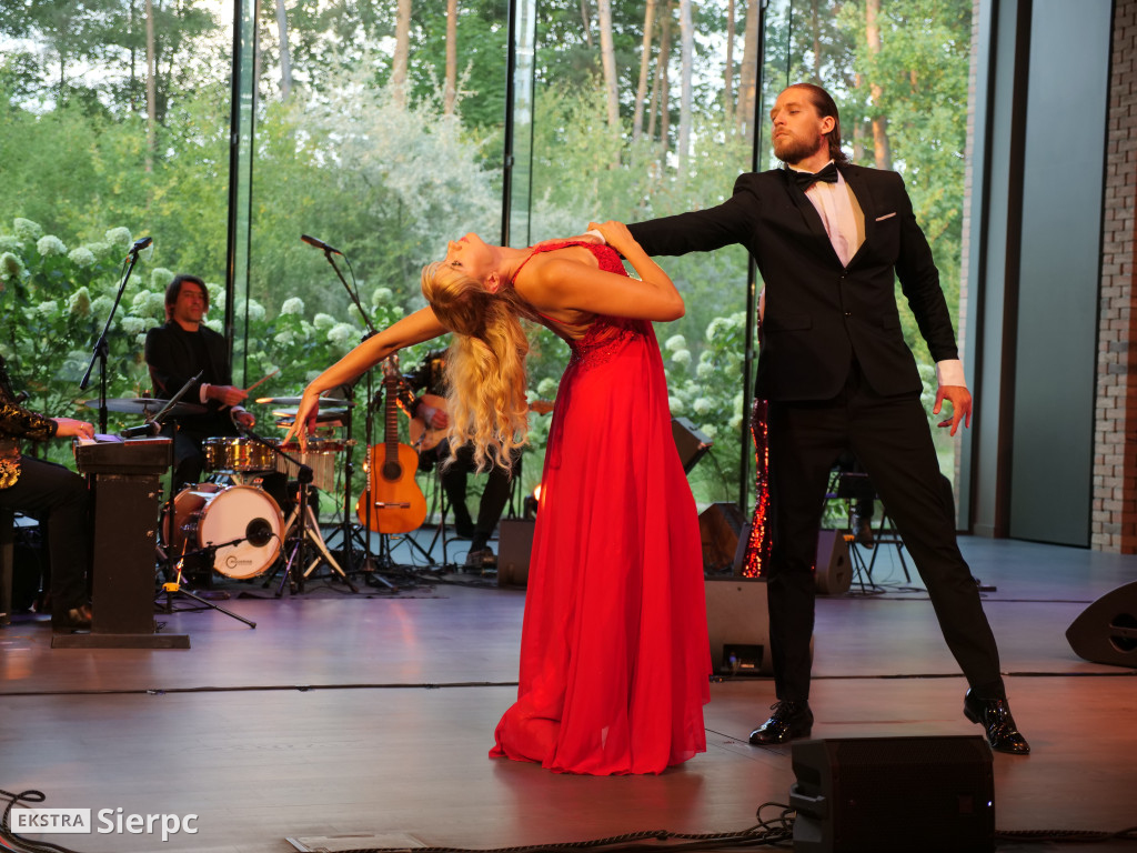 Tango with Bond