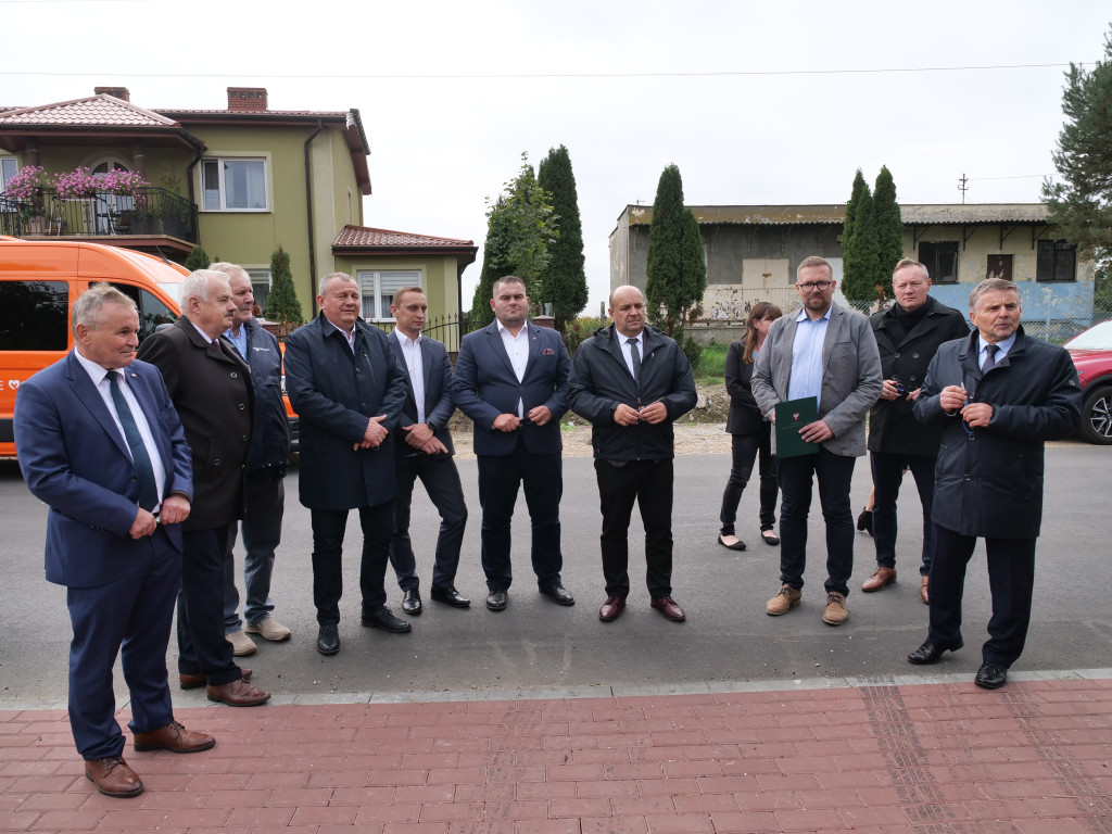 Oddanie nowych dróg w powiecie