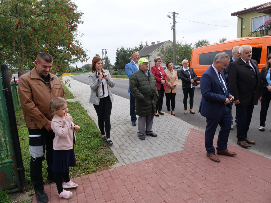 Oddanie nowych dróg w powiecie