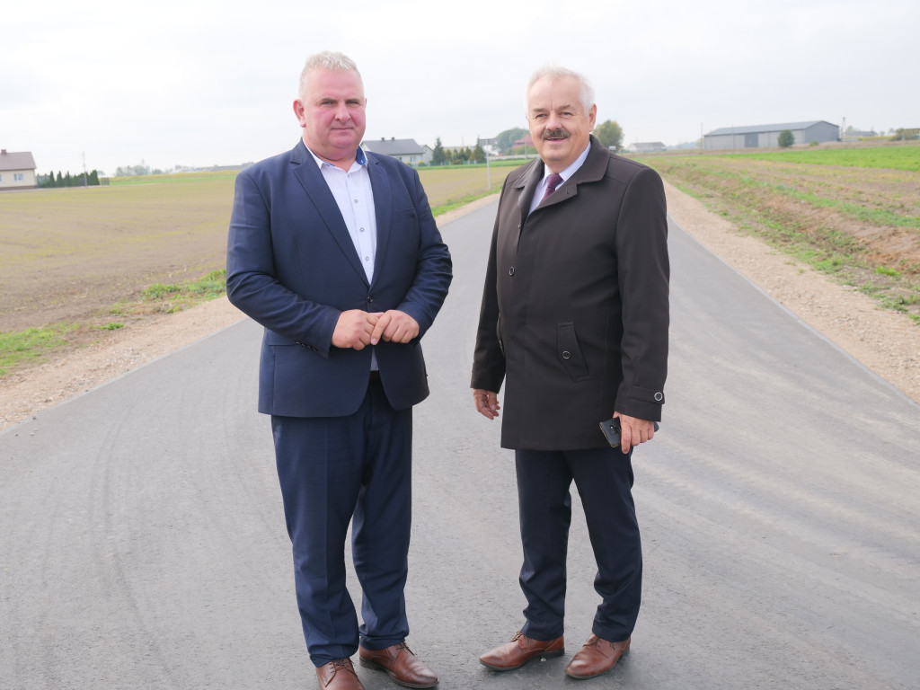 Oddanie nowych dróg w powiecie