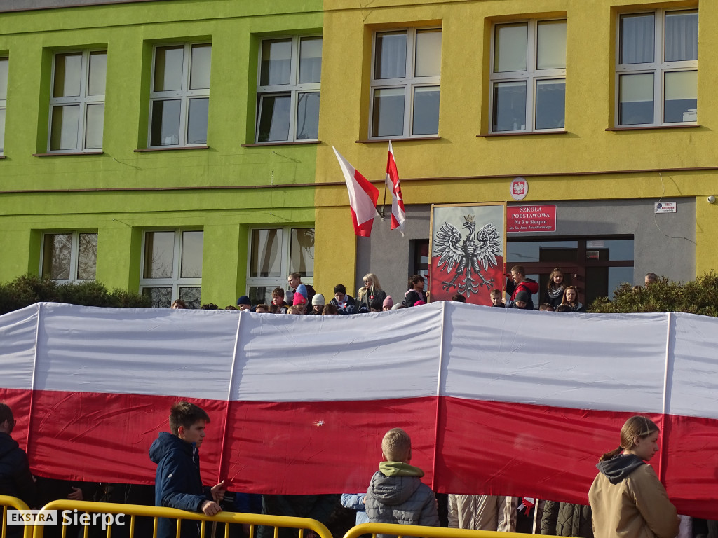 Trójka i akcja Szkoła do hymnu