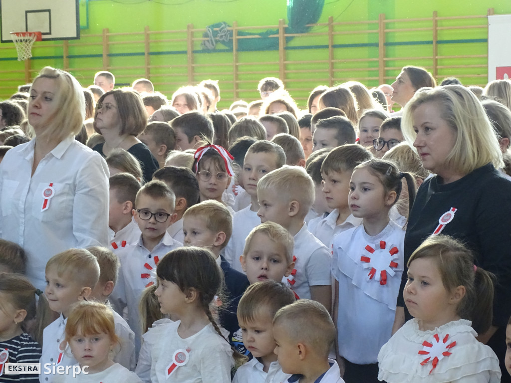 Dwójka i akcja Szkoła do hymnu