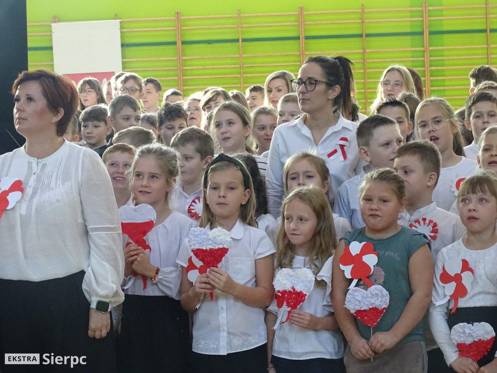 Dwójka i akcja Szkoła do hymnu