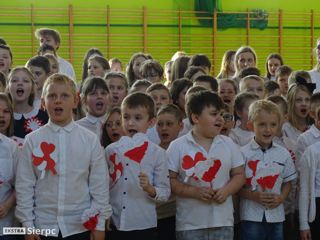 Dwójka i akcja Szkoła do hymnu