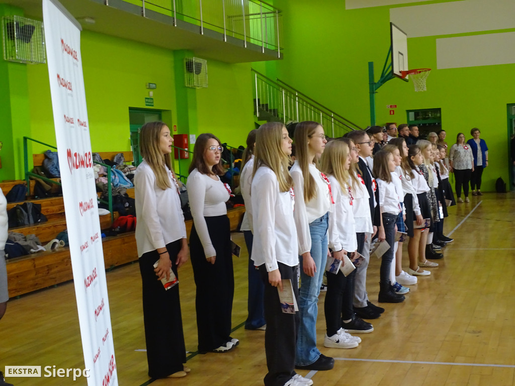 Dwójka i akcja Szkoła do hymnu