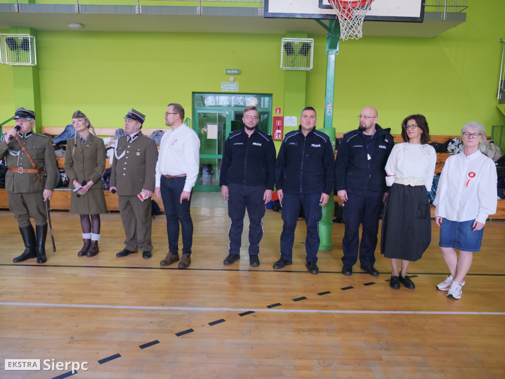 Dwójka i akcja Szkoła do hymnu