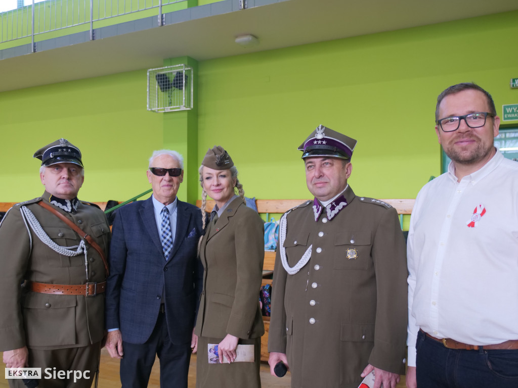 Dwójka i akcja Szkoła do hymnu