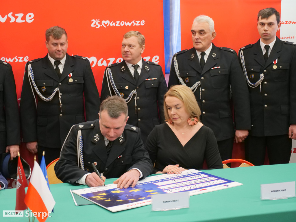 Umowy na nowe samochody dla OSP
