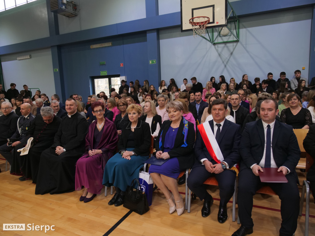 Nadanie sztandaru ZSS w Zawidzu Kościelnym