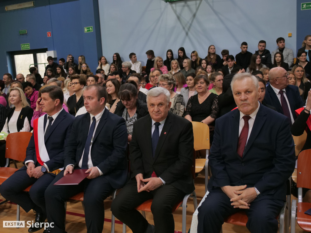 Nadanie sztandaru ZSS w Zawidzu Kościelnym