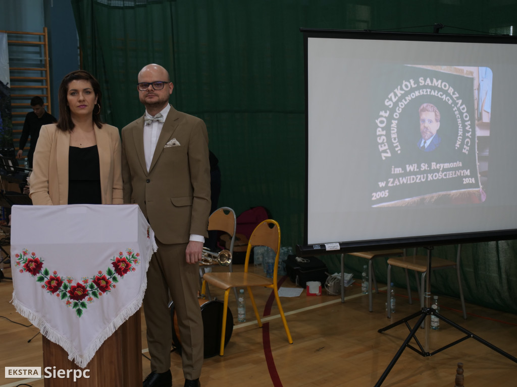 Nadanie sztandaru ZSS w Zawidzu Kościelnym