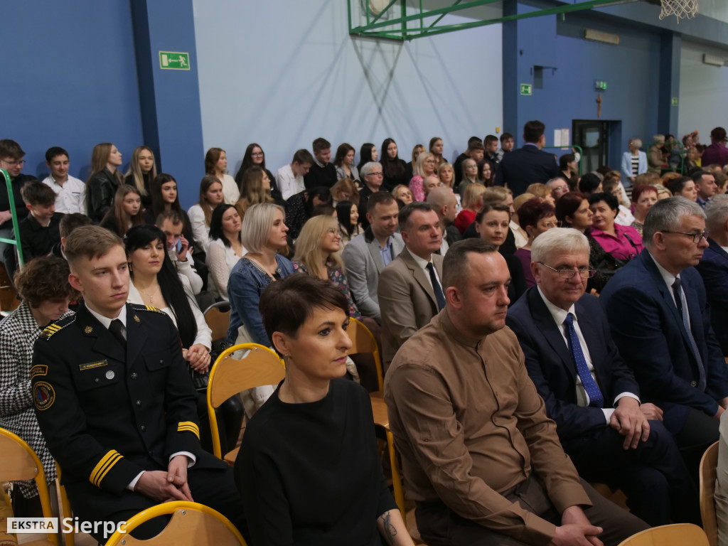 Nadanie sztandaru ZSS w Zawidzu Kościelnym